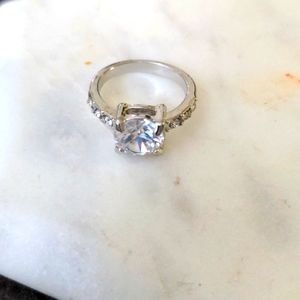 NWOT Ring with clear white stones